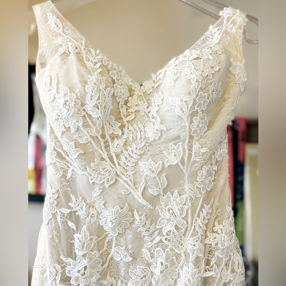 Va et Vien for BHLDN Wedding Dress, size 6, Ivory